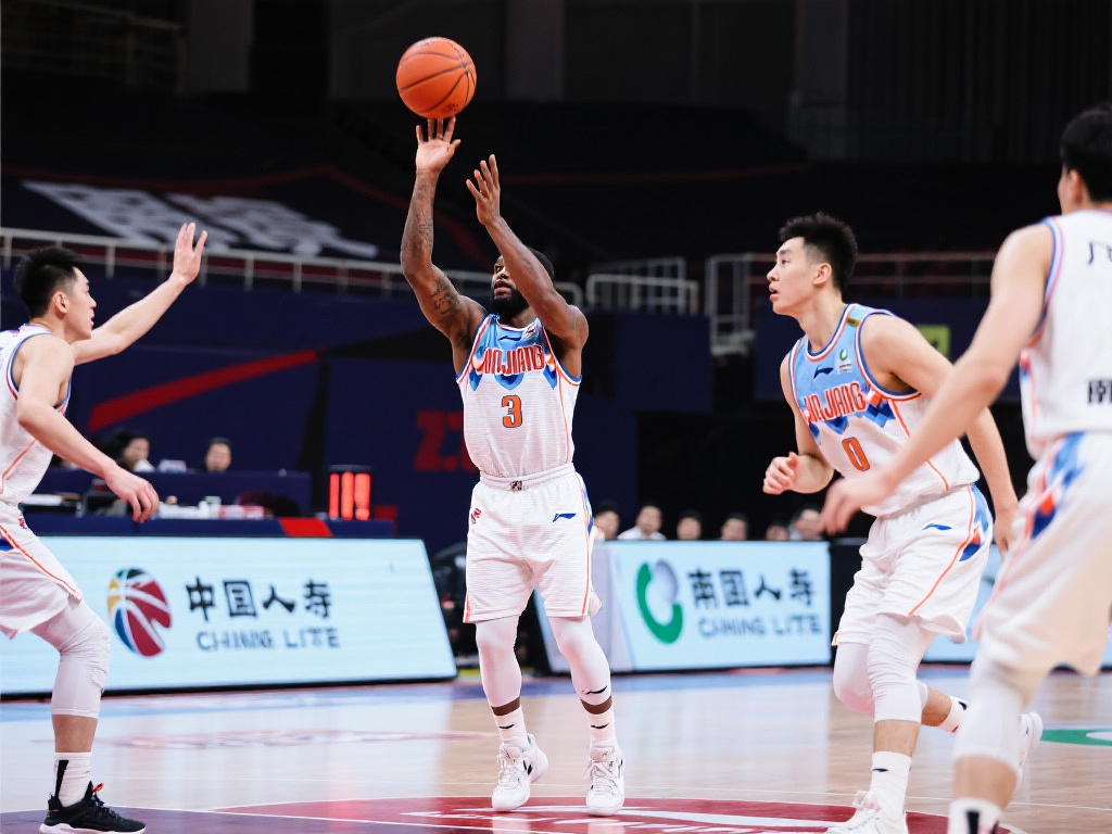 劳森三分命中,新疆首节中段23-14领先南京 新疆队在本场比赛中展现出了强大的整体实力