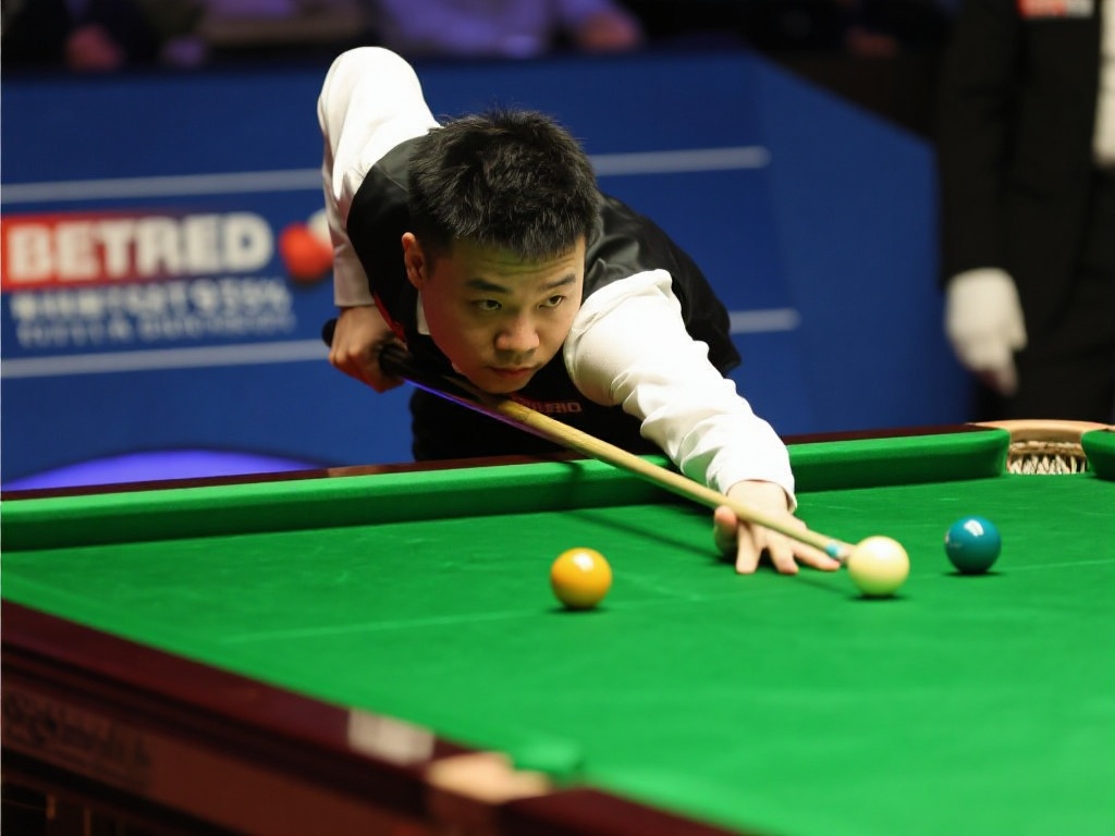 赵心童12-4大胜，冲击斯诺克世锦赛四强