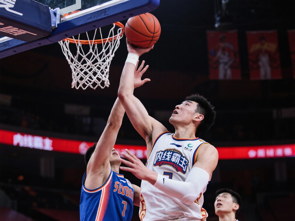 此外，王哲林在篮板球的争抢上展现了惊人的